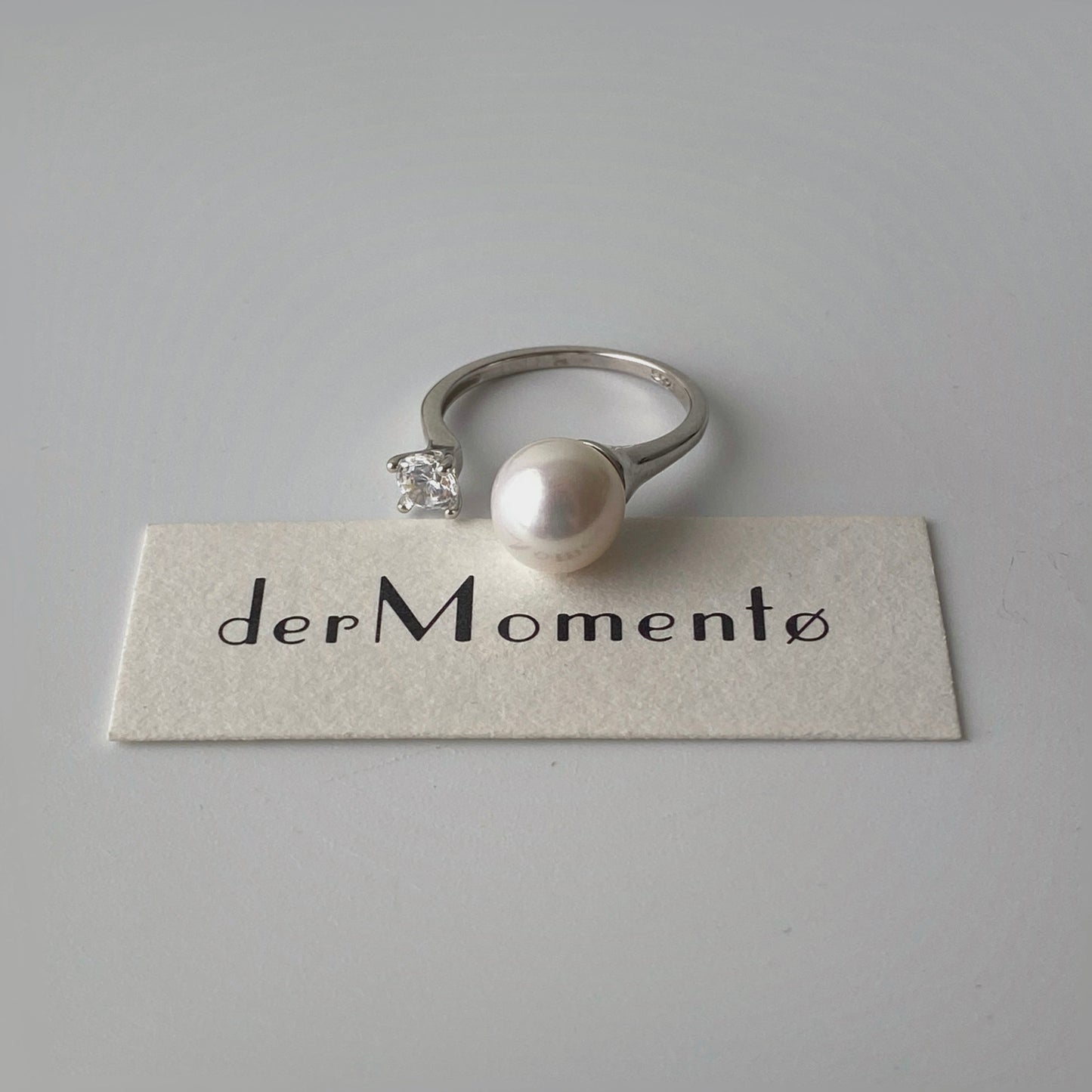 Alice Pearl Open Ring by derMomentø