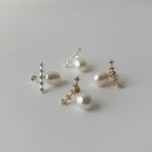 Lynn Pearl Stud Earrings by derMomentø